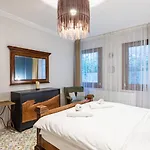 Delightful Flat With Bosphorus View In Kuzguncuk