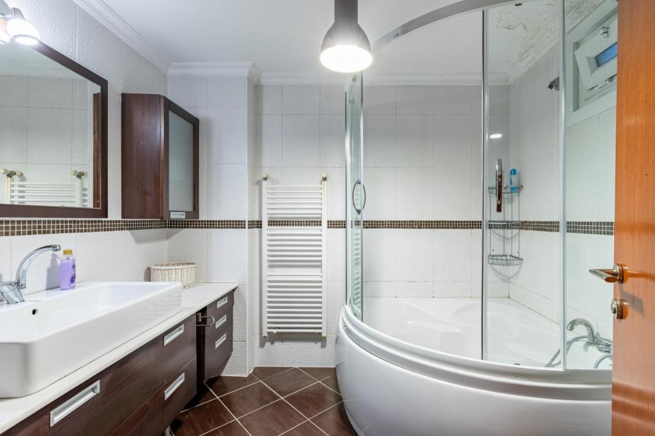 Delightful Flat With Bosphorus View In Kuzguncuk