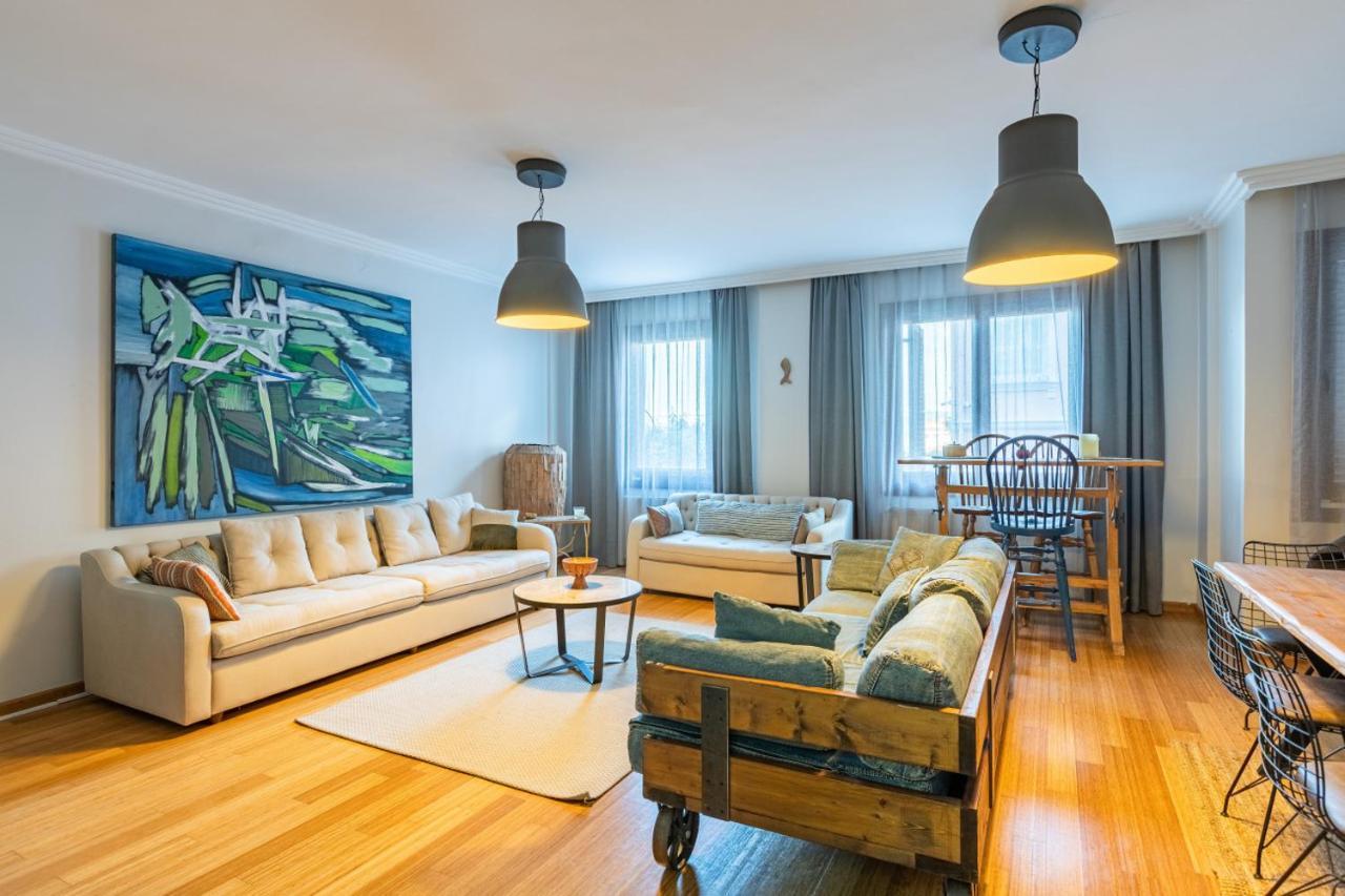 Delightful Flat With Bosphorus View In Kuzguncuk Apartment